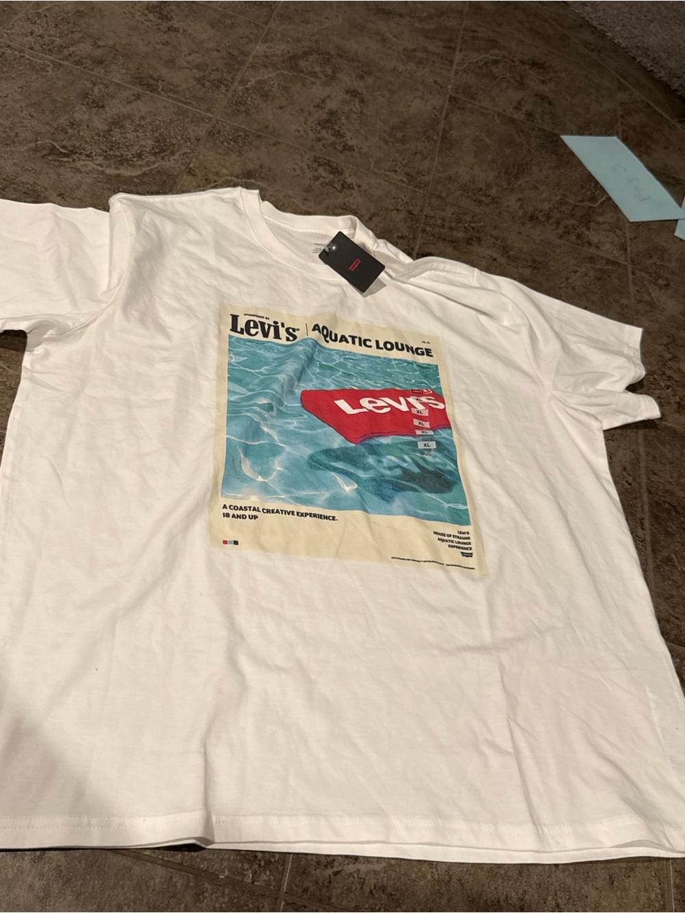 🫑Levi's White Men's Aquatic Lounge Graphic Tee